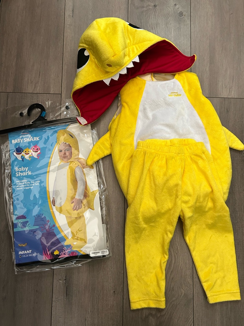 Officially licensed Pinkfong yellow Baby Shark Halloween costume - Size: 18-24 m